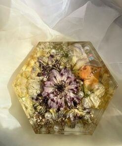 Khối hoa cưới mao lương nhật, tulip trắng, hồng môn, hoa đậu trắng - hình lục giác size L