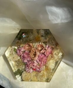 Khối hoa cưới phăng dâu, tulip trắng, mao lương, hồng juliet- hình lục giác size L