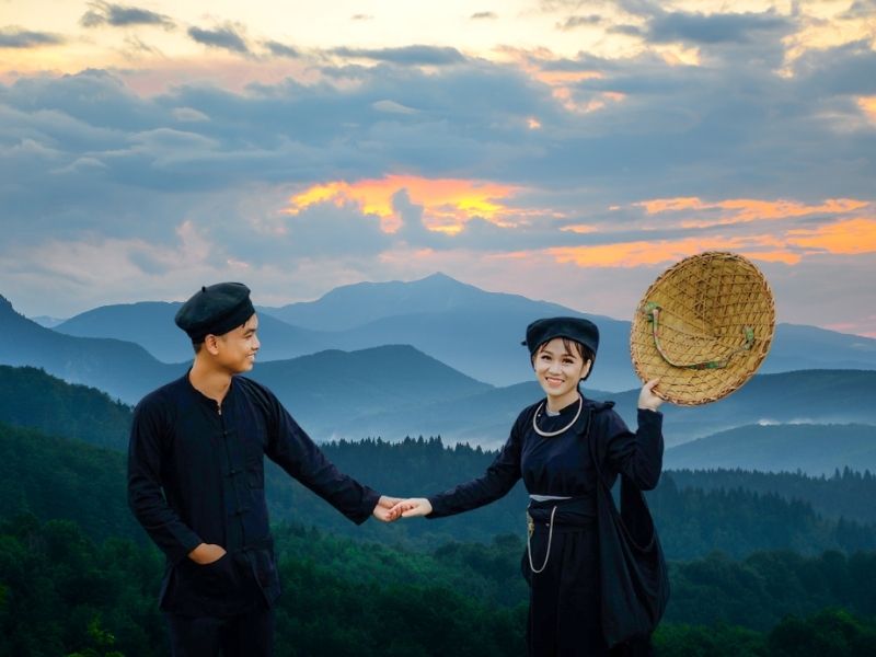 Trang phục cưới truyền thống của dân tộc Tày