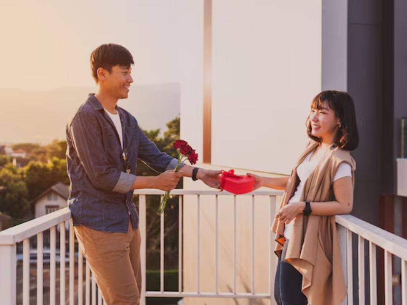 kỷ niệm ngày cưới nên tặng quà gì?