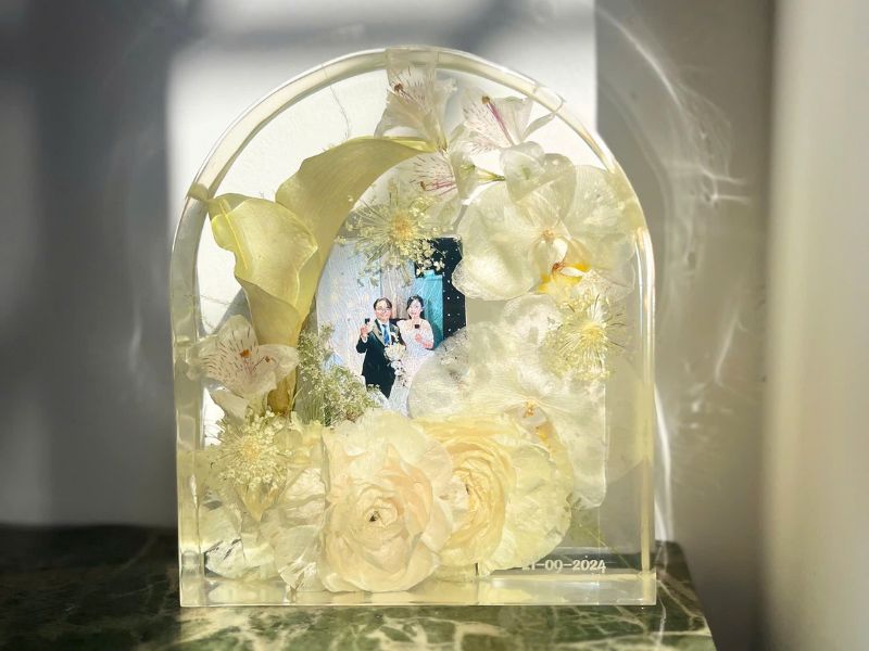 Hướng Dẫn Bảo Quản Khối Hoa Cưới Resin Để Luôn Bền Đẹp