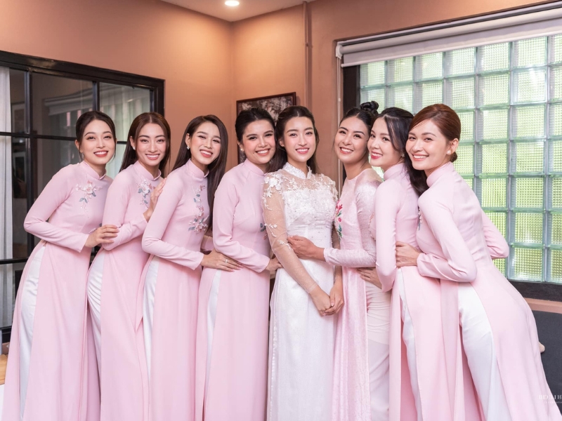 Hỗ trợ đắc lực cho cô dâu chú rể