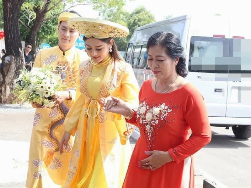 Phong Tục Truyền Thống và Quan Niệm