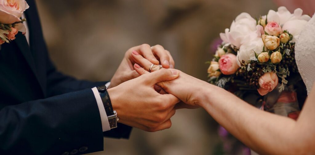 Lấy Vợ Xem Tuổi Âm Hay Dương Giải Mã Phong Tục Cưới Hỏi Việt Nam