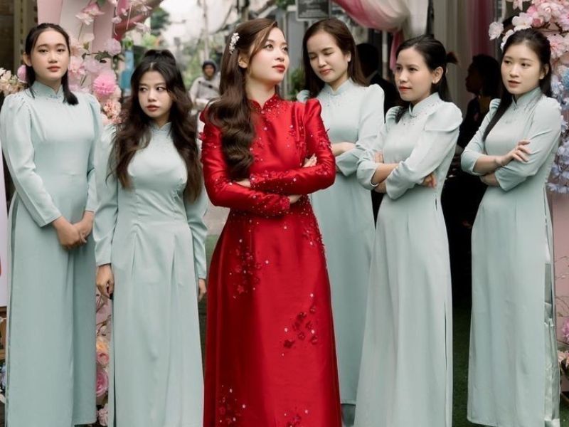 Váy dài thanh lịch dành cho phụ dâu