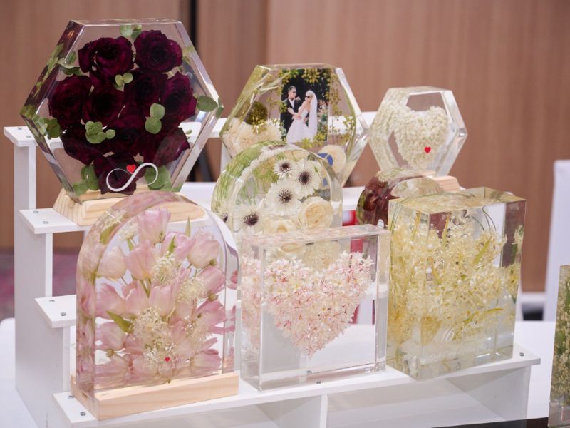 Sử dụng hoa cưới làm tranh khối Resin làm quà tặng ý nghĩa
