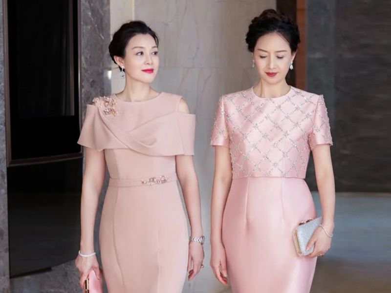 Trang phục cho mẹ sui vẻ đẹp thanh lịch và trang trọng cho ngày cưới