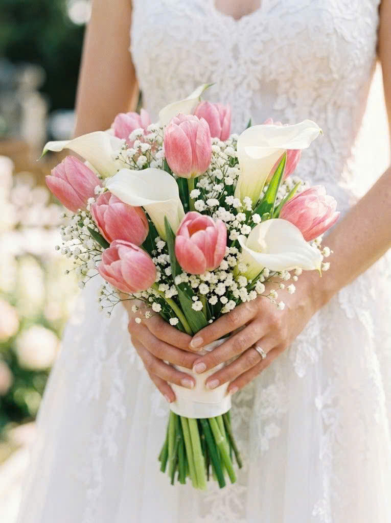 Khám phá ý nghĩa hoa cưới Tulip và hành trình ngưng đọng thanh xuân vào khối hoa resin độc bản tại Uniquerexy. Nơi những lời hứa đính hôn trở thành di sản đi cùng năm tháng.